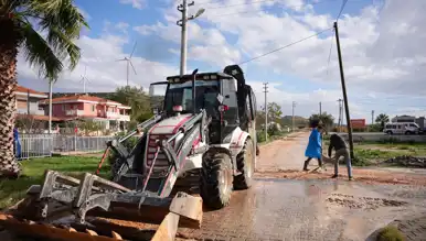 Ege'de Sağanak Yaşamı Felç Etti