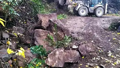 Yağışlar Köy Yollarını Vurdu, Ulaşım Sağlandı
