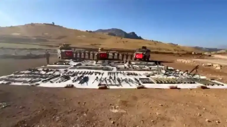 Pençe-Kilit'te 1800 Metrelik Mağara Bulundu! Pençe-Kilit'te 1800 Metrelik Mağara Bulundu!