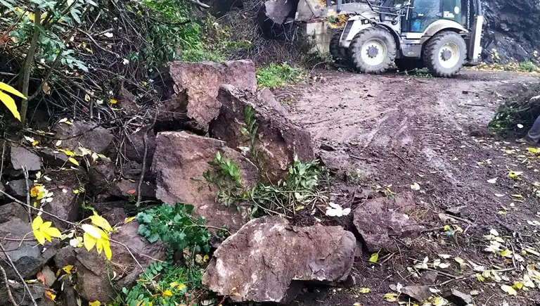 Yağışlar Köy Yollarını Vurdu, Ulaşım Sağlandı
